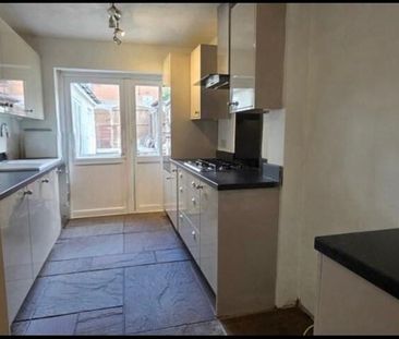 4 bedroom terraced house to rent - Photo 6