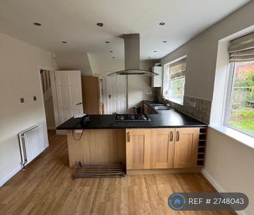 3 bedroom semi-detached house to rent - Photo 5