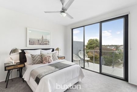 Stunning 2 Bedroom Townhouse - Photo 5