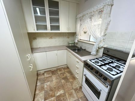 595 Livermore Street, LAVINGTON NSW 2641 - Photo 5