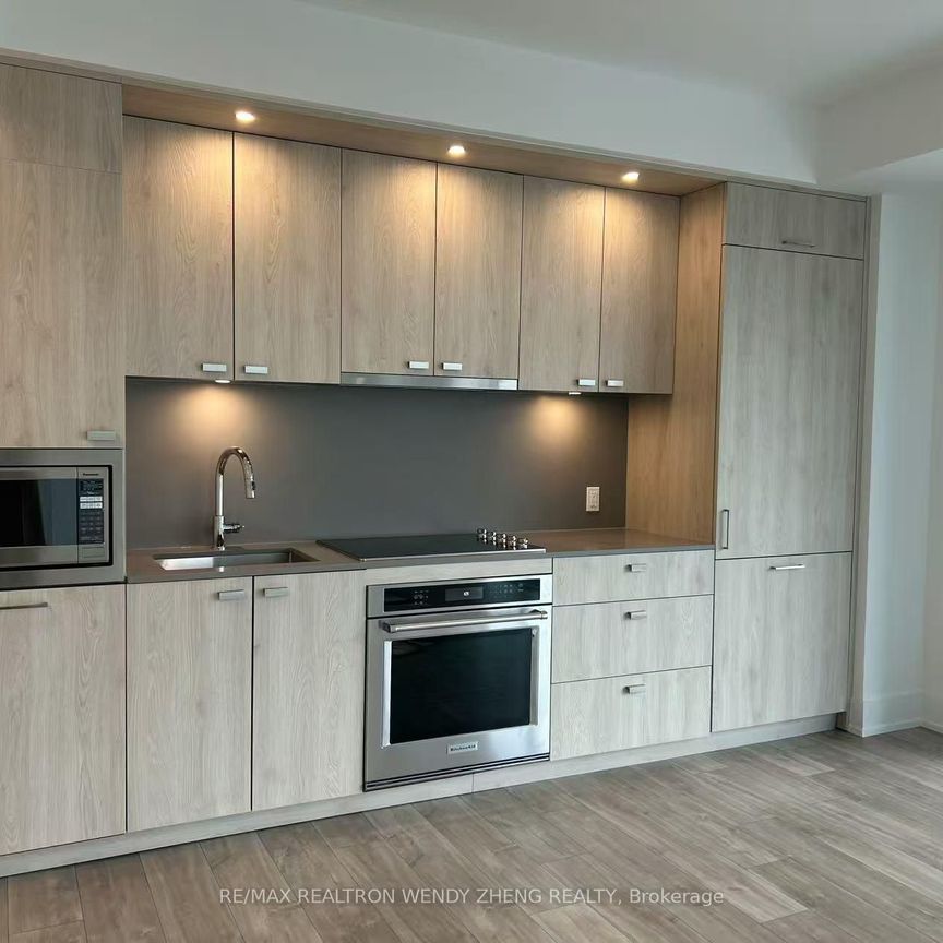 904 10 Inn on the Park Drive - Photo 1