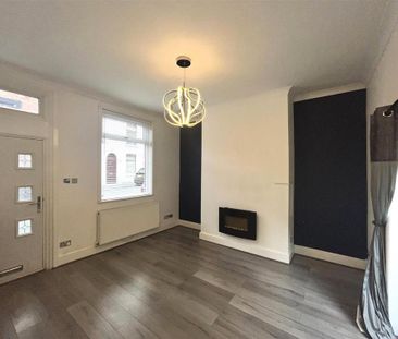 2 bedroom end of terrace house to rent - Photo 3