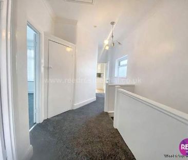 2 bedroom property to rent in Westcliff On Sea - Photo 3