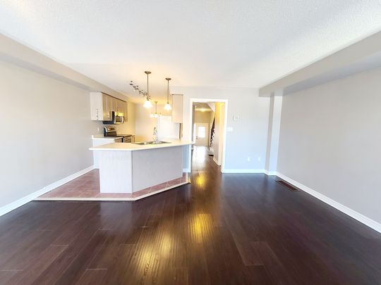 For Lease - 99 Snedden Avenue, Aurora, Ontario - Photo 1