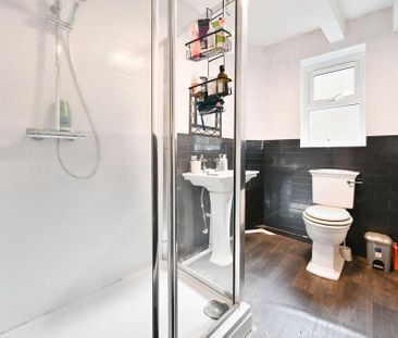 3 bedroom flat to rent - Photo 4