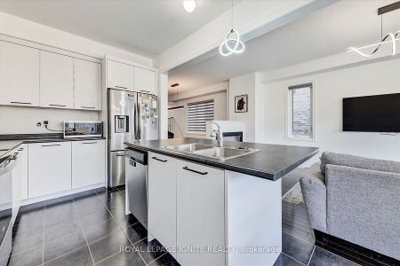 For Lease - 35 Peter Hogg Court, Whitby, Ontario - Photo 3