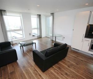 3 Bedrooms Flat to rent in The Heart, Media City UK, Salford Quays M50 | £ 288 - Photo 1
