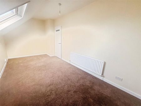 3 bedroom flat to rent - Photo 2