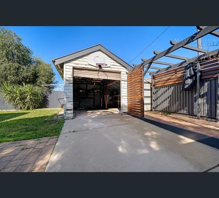 96 Railway Street, Turvey Park, NSW 2650 - Photo 4
