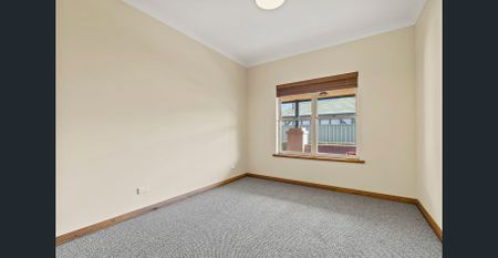 NEAT BUNGALOW IN A CENTRAL LOCATION - Photo 3