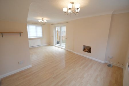 3 bedroom House - AUTUMN GROVE, WELWYN GARDEN CITY - Photo 5