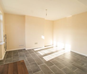 3 Bed Semi-Detached House, Roehampton Drive, LE18 - Photo 1