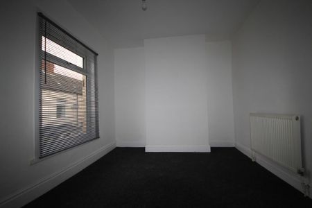 2 bedroom end of terrace house to rent - Photo 4