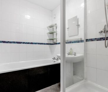 2 bedroom Flat To Let - Photo 2