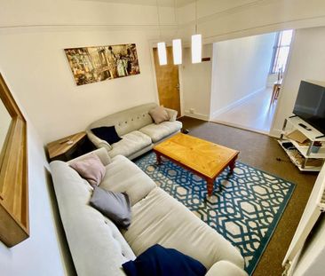 4 bedroom flat to rent - Photo 2