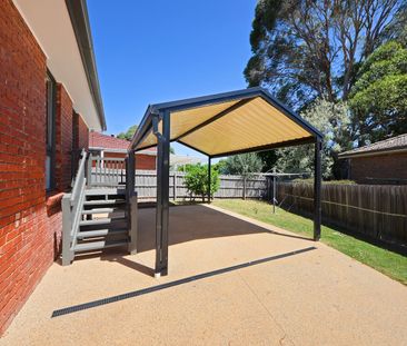 Five Bedroom House in Prime Wheelers Hill Location - Photo 5