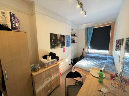 4 bedroom flat to rent - Photo 2