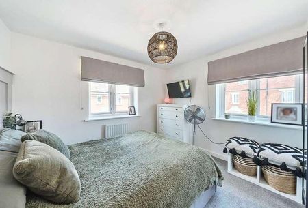 Cowslip Drive, Bishops Cleeve, Cheltenham, Gloucestershire, GL52 - Photo 4