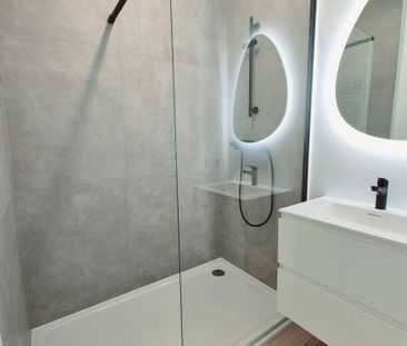 Renovated, terrace 11m2 with green view, low charges, PEB C! - Photo 5