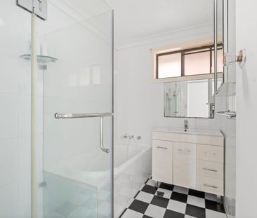 Family Home in Leafy Surroundings - Photo 6