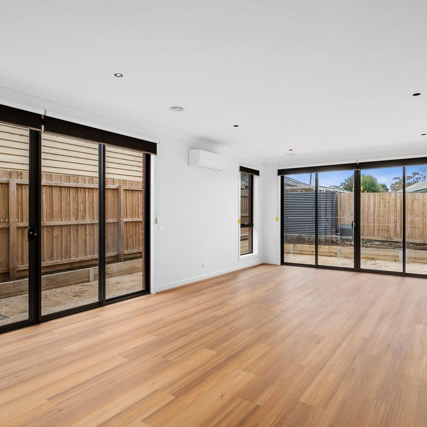 Brand-new impressive home - Photo 1