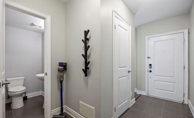 For Lease - 290 Royalton Common Unit# 67, Oakville, Ontario - Photo 1