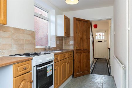 3 bedroom semi-detached house to rent - Photo 3