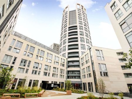 Savills are pleased to present a one bedroom apartment on the 10th floor in the Eagle Point. - Photo 4