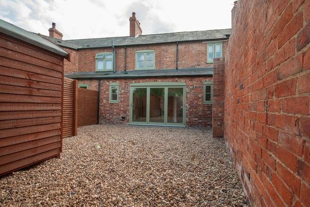 3 bedroom character property to rent - Photo 1