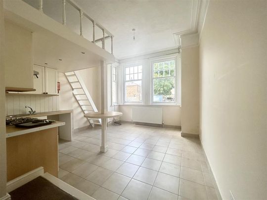 Studio to rent - Photo 1