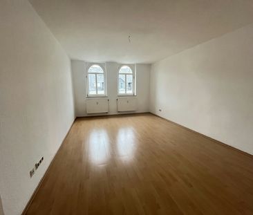 Charmante Dachgeschosswohnung über den Dächern von Schloßchemnitz - Foto 1