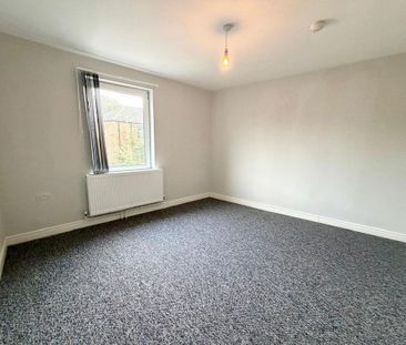 2 bedroom end of terrace house to rent - Photo 2