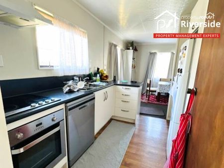 Private 3 Bedroom Oasis in a Peaceful Neighborhood - Photo 2