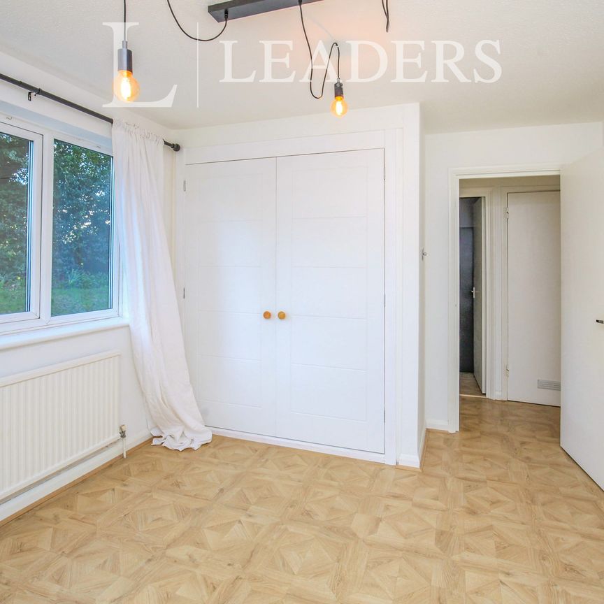 2 bedroom apartment to rent Sutton Close, Beckenham, BR3 - Photo 1
