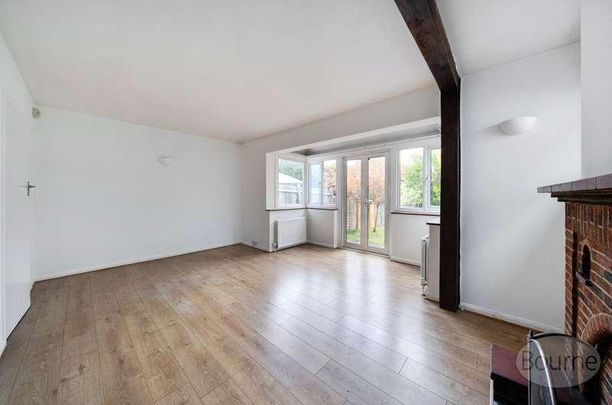 Clock House Mead, Oxshott, Leatherhead, Surrey, KT22 - Photo 1