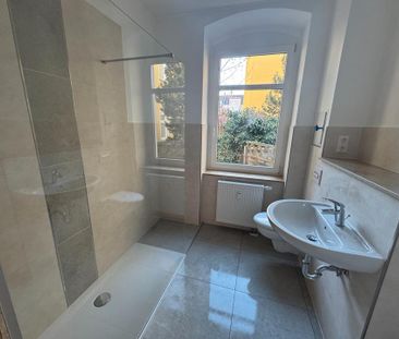 Erstbezug nach Sanierung - Wohnung mit Süd-Balkon - Photo 1