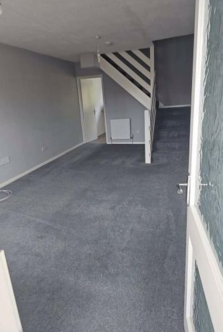 2 bedroom end of terrace house to rent - Photo 3