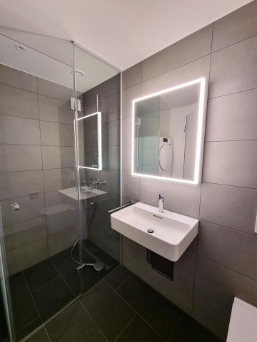 Moderne 2.5-Zi.mmer-Wohnung mit grosszügiger Loggia in Neuhausen... - Photo 3