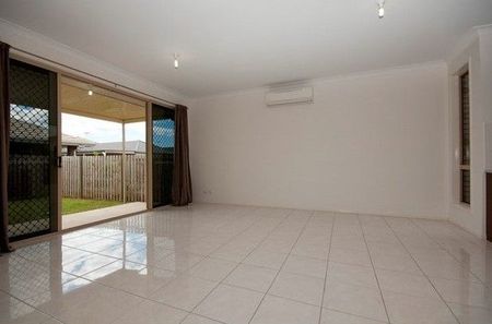 Spacious Home with Two Living Areas + Study - Photo 2
