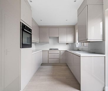 3 bedroom terraced house to rent - Photo 6