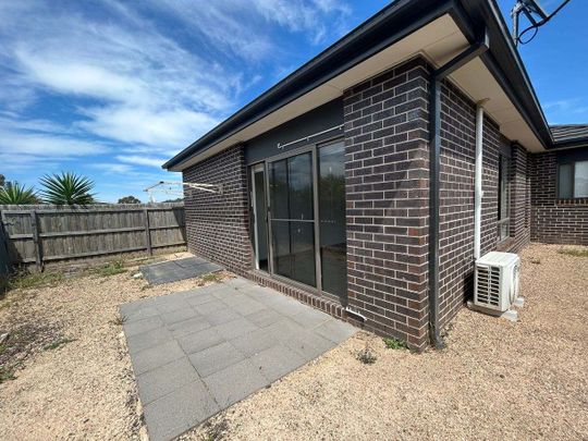 1/70 Smoult Drive, Kurunjang, VIC 3337 - Photo 1