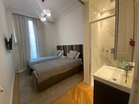 Tout savoir sur cet appartement dans le quartier Triangle d'Or, à Paris 8ème - Photo 3