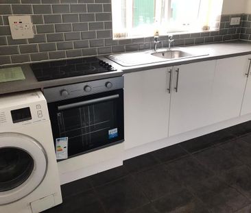 3 bedroom flat to rent - Photo 6