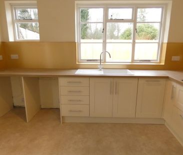 3 bedroom detached bungalow to rent - Photo 5