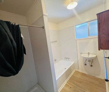 Neat & Tidy 3-Bedroom Home – Great Value with Extra Storage! - Photo 5