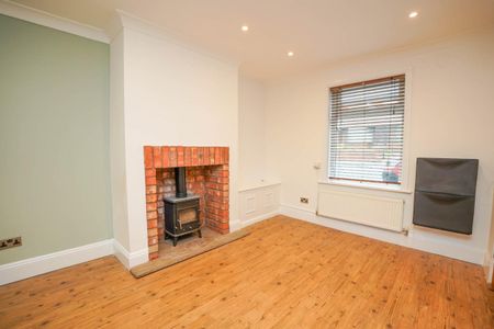 2 bed House - Terraced for Rent - Photo 2