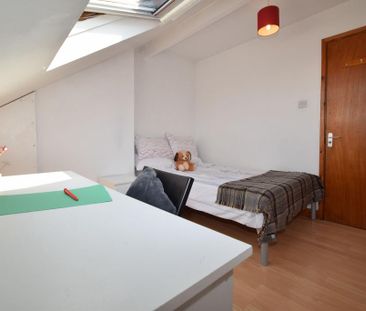 4 bedroom terraced house to rent - Photo 6