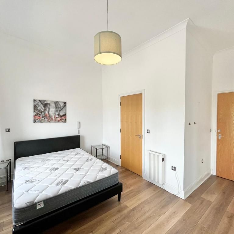 1 bedroom in a flat share to rent - Photo 1