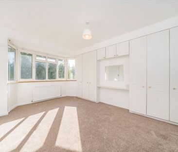 4 bedroom semi-detached house to rent - Photo 4