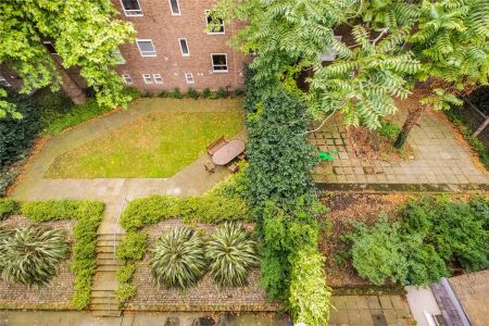 2 bedroom flat in Bloomsbury - Photo 2